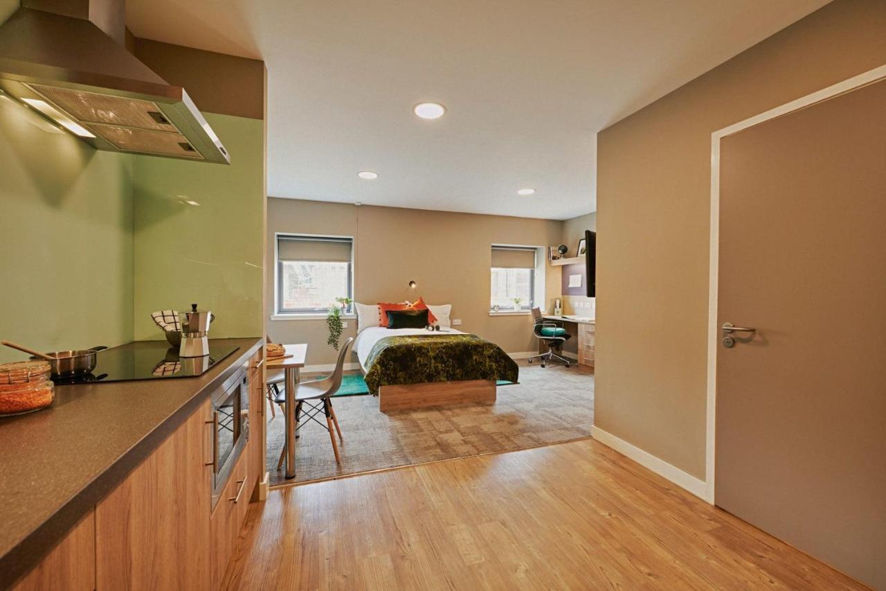 For Students Only - Experience Modern Comfort At The Combworks In Apartment *